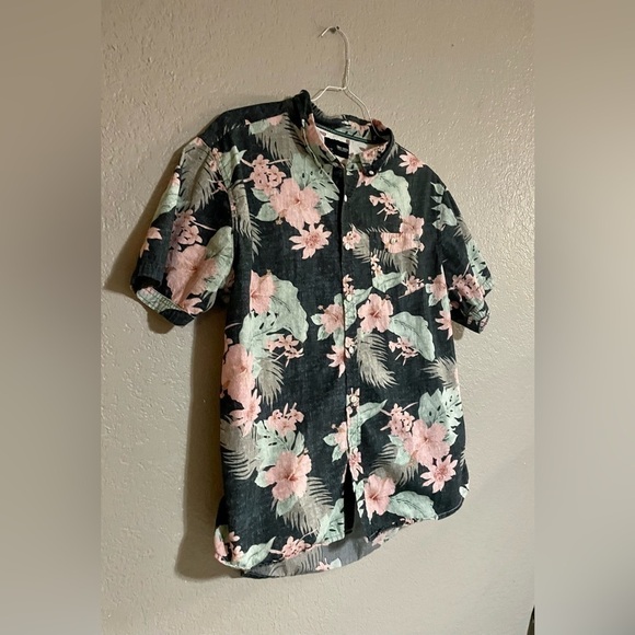 Sunrise Kingdom Size XL Men's Short Sleeve Button Up Hawaiian Shirt - Picture 2 of 6